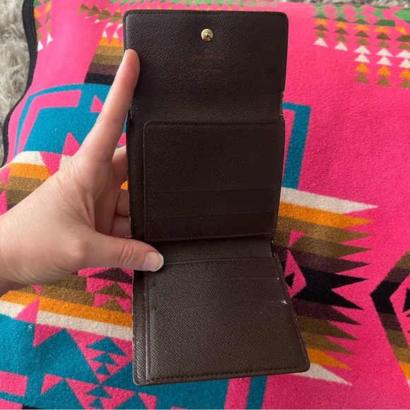 LV Damier double snap wallet ( missing snap, rubs) - Picture 7 of 12